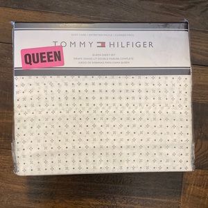 Tommy Hilfiger queen bedding sheets